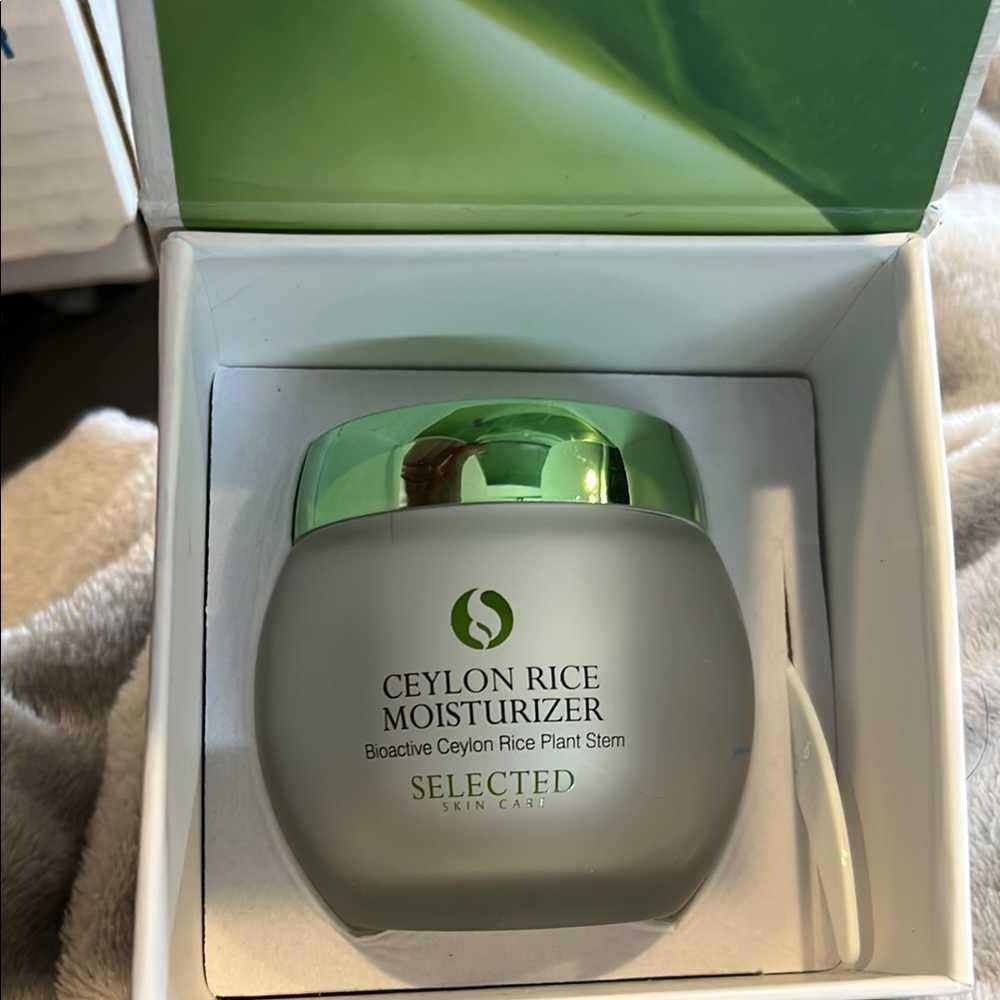 Ceylon Rice Moisturizer - White - Picture 2 of 2